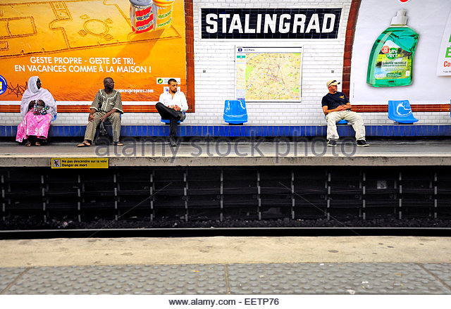 paris-france-stalingrad-metro-station-platform-eetp76